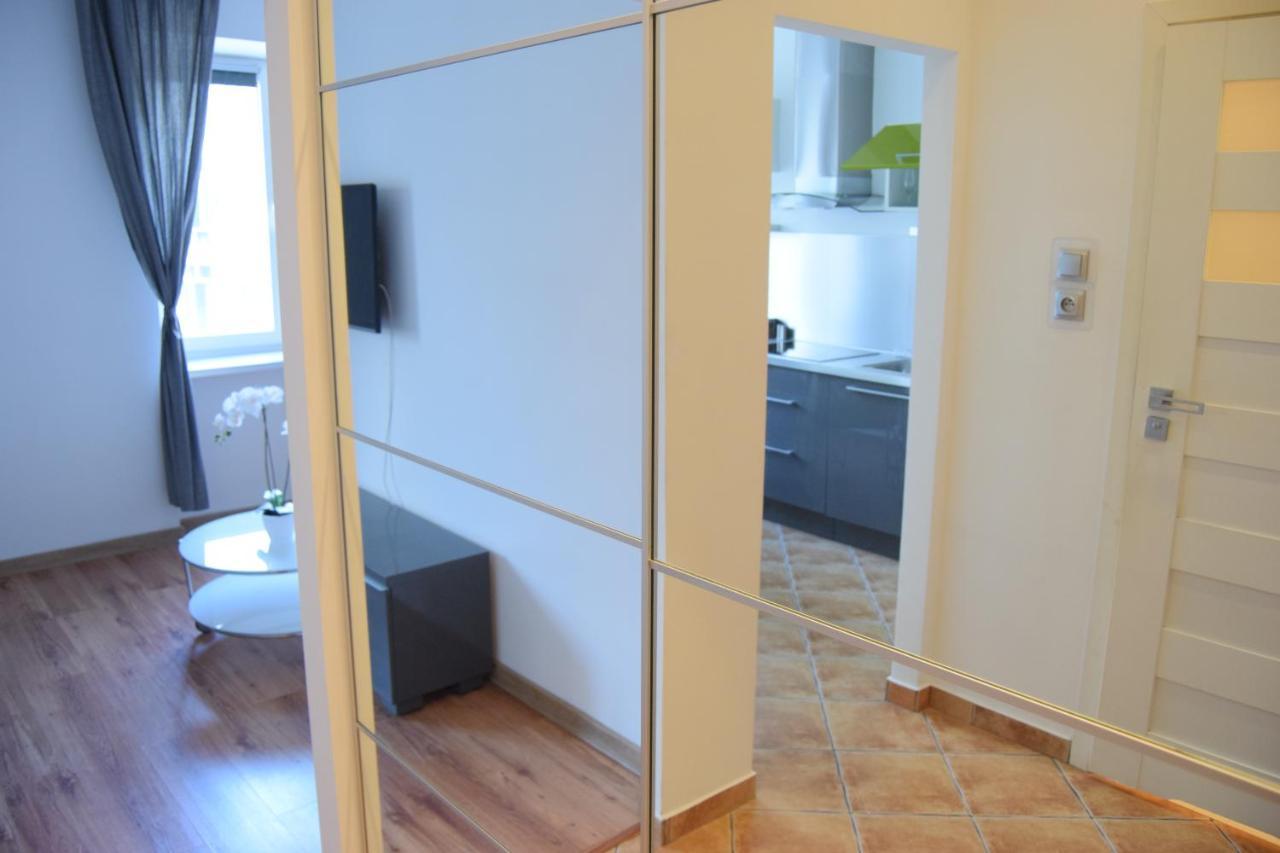 Be My Guest - Krucza Elegant Apartment - Rondo De Gaulle'A Center Of Warsaw Metro Wi-Fi Breakfast ภายนอก รูปภาพ