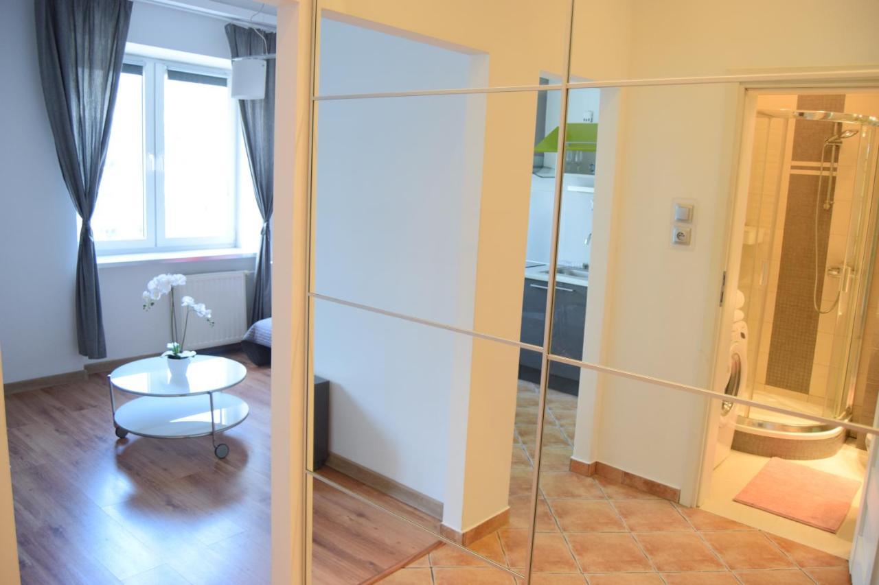 Be My Guest - Krucza Elegant Apartment - Rondo De Gaulle'A Center Of Warsaw Metro Wi-Fi Breakfast ภายนอก รูปภาพ