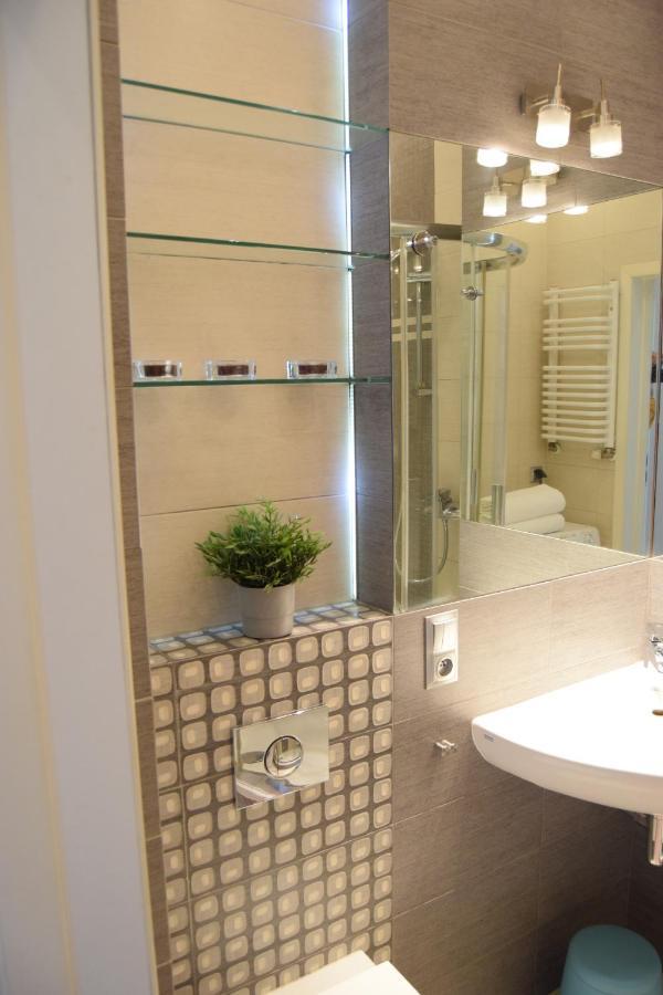 Be My Guest - Krucza Elegant Apartment - Rondo De Gaulle'A Center Of Warsaw Metro Wi-Fi Breakfast ภายนอก รูปภาพ