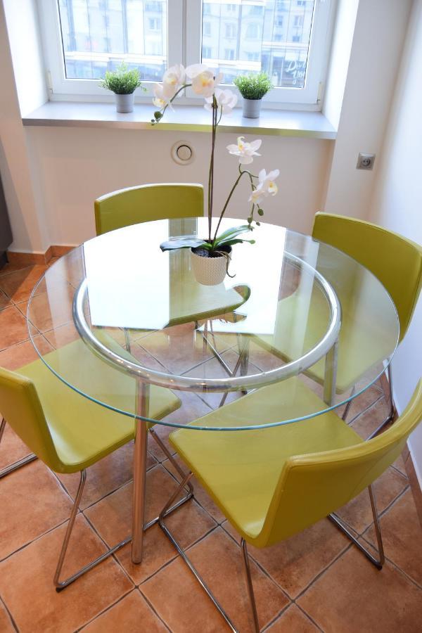 Be My Guest - Krucza Elegant Apartment - Rondo De Gaulle'A Center Of Warsaw Metro Wi-Fi Breakfast ภายนอก รูปภาพ